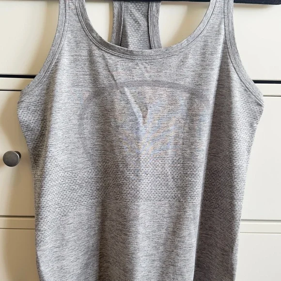 Lululemon Athletica Fitted Gray Tank Top | Size 8 - Picture 1 of 4